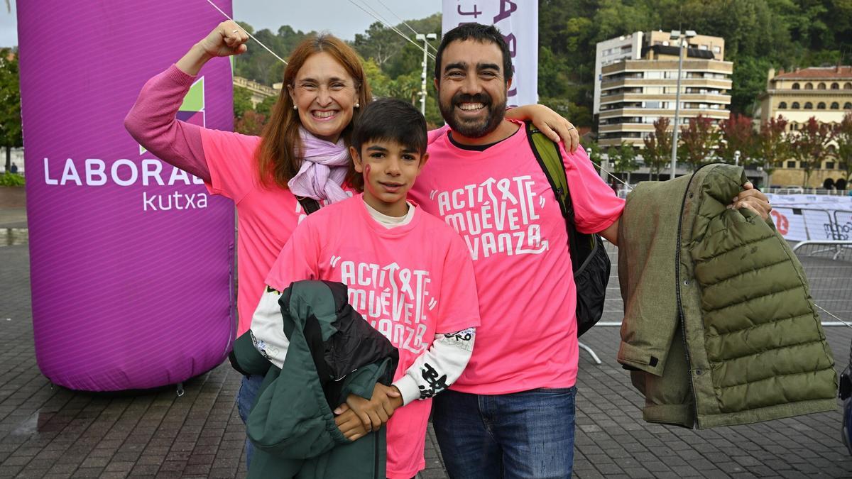 Eider, Martin y Jon unen esfuerzos contra el cáncer de mama.