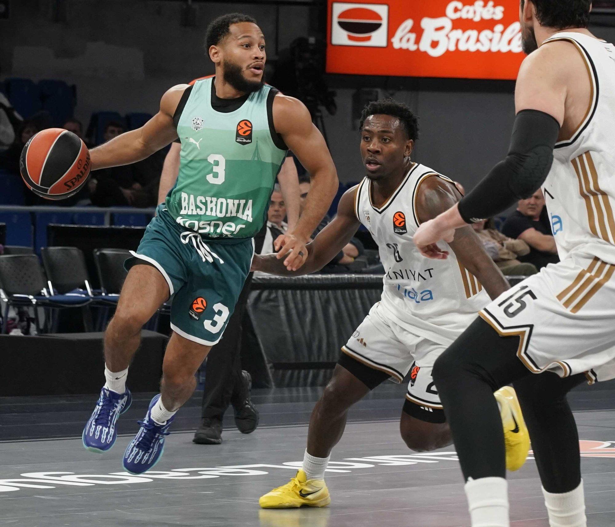 Todas las imágenes del Baskonia - Dubái (92-85)
