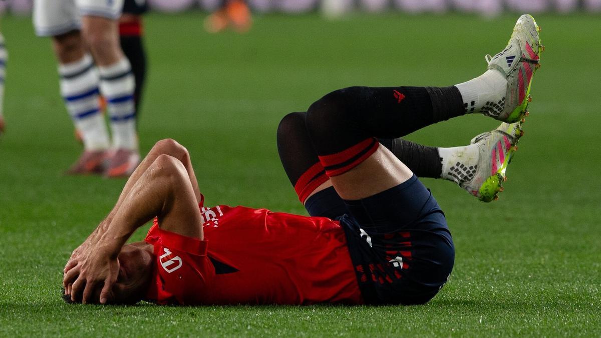 Lucas Torró, se queja en el suelo tras una acción en el partido frente a  la Real Sociedad.
