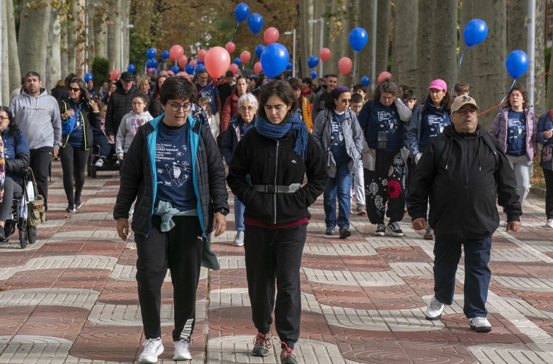 En imágenes: Así ha sido la VI Caminata Solidaria de Asafes en Vitoria por la salud mental