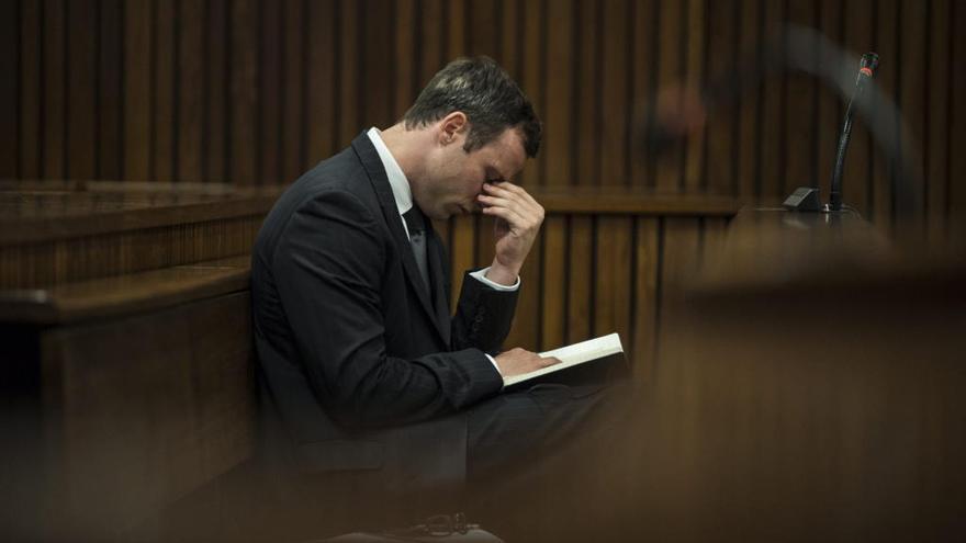 Pistorius podría obtener la libertad condicional si accede a reunirse con los padres de su víctima