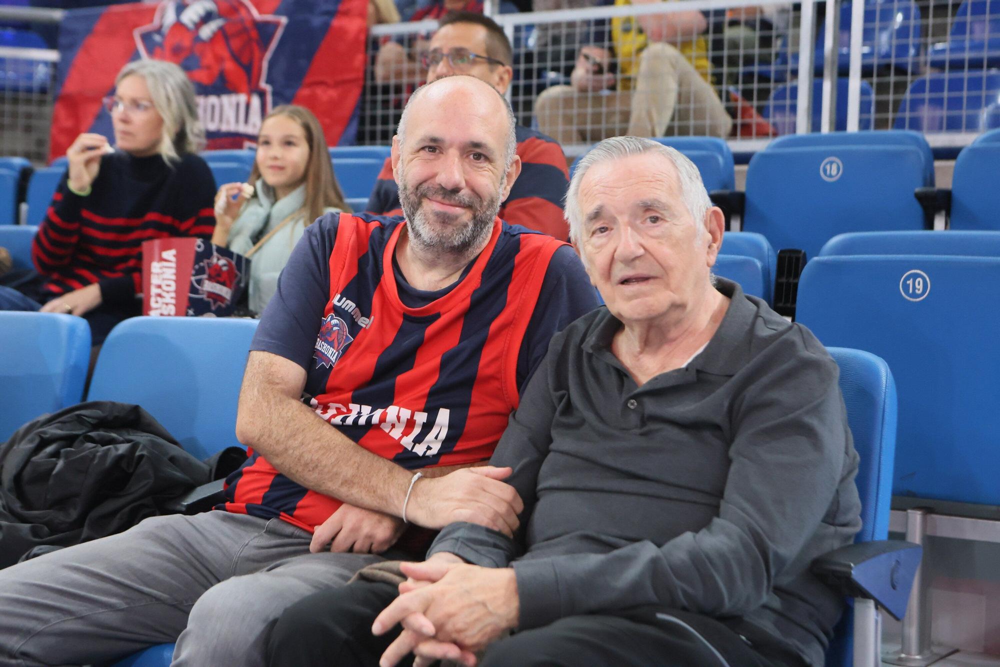 En imágenes: ¡Búscate en las gradas del Buesa Arena en el Baskonia - La Laguna Tenerife!