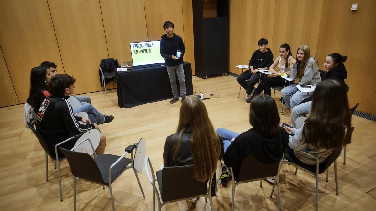 Actividad del programa &#039;Sarean Euskaraz&#039;.