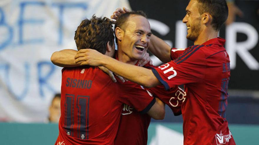 Osasuna debuta por todo lo alto en la Liga Adelante (2-0)
