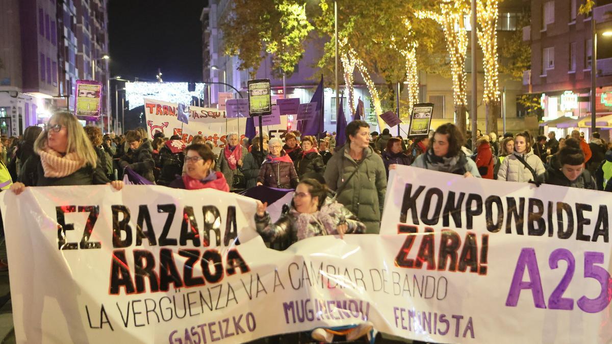Manifestación del 25 de noviembre de 2024, que recorrió las calles de Vitoria contra la violencia machista