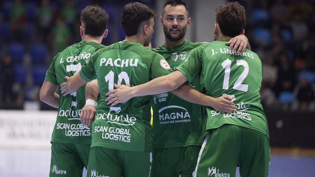 Varios jugadores del Xota celebran un tanto. Varios jugadores del Xota celebran un tanto.