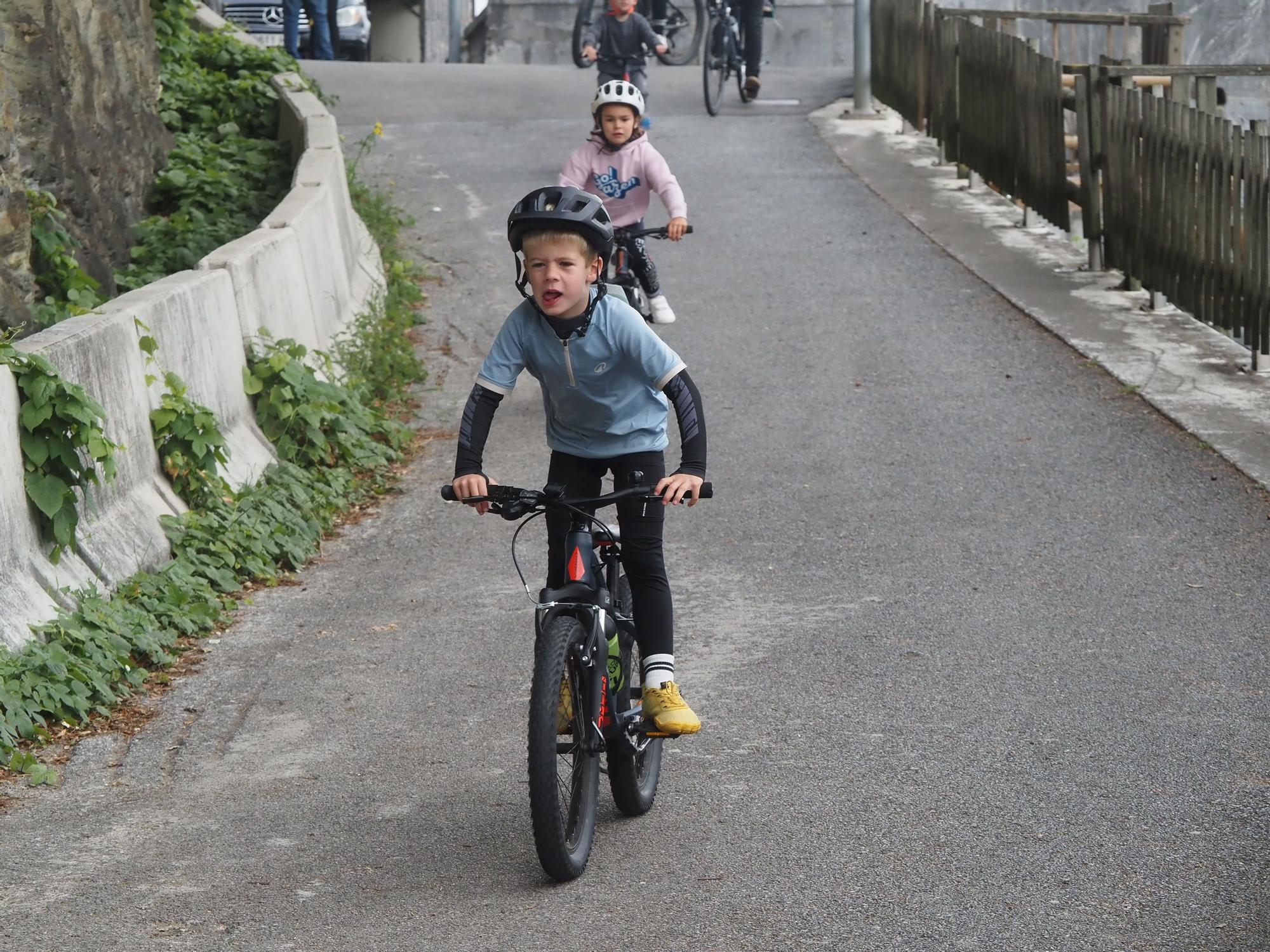 Fiesta ciclista en Deba