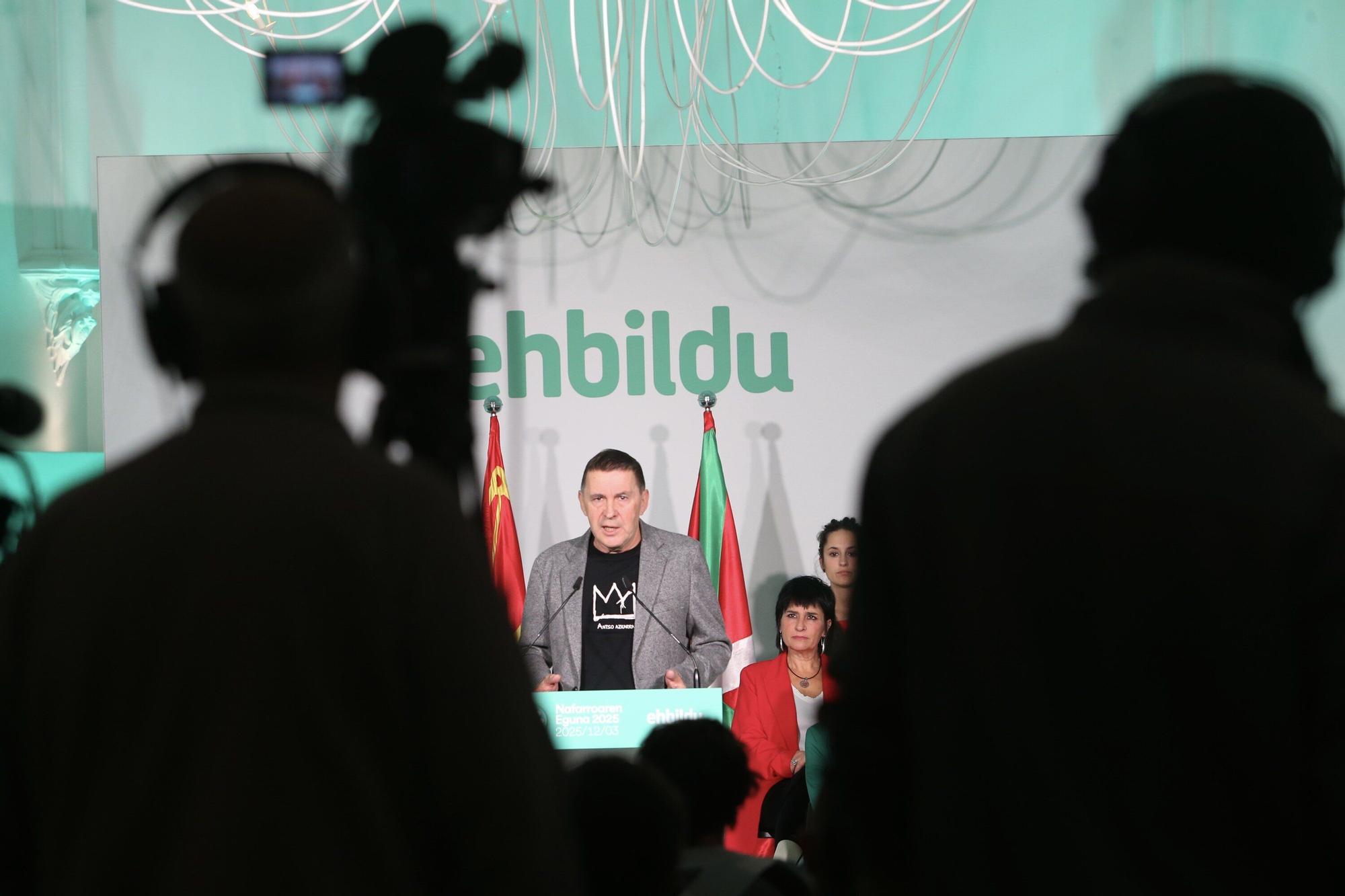 Rueda de prensa de EH Bildu en Pamplona por el Día de Navarra