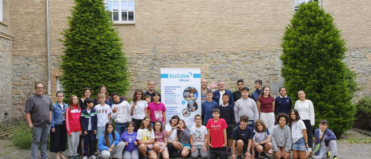 Treinta jóvenes presentan sus proyectos científicos y tecnológicos en el ‘Bizilabe Eguna’