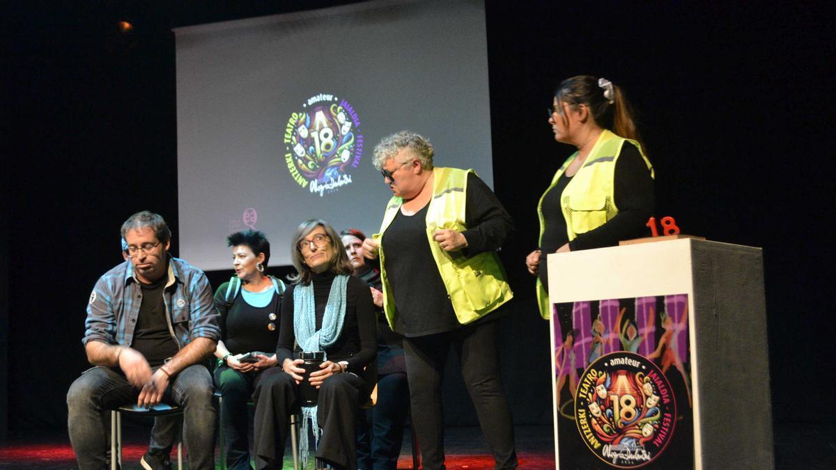Un momento de la gala del XVIII Festival de Teatro Amateur de Dulantzi