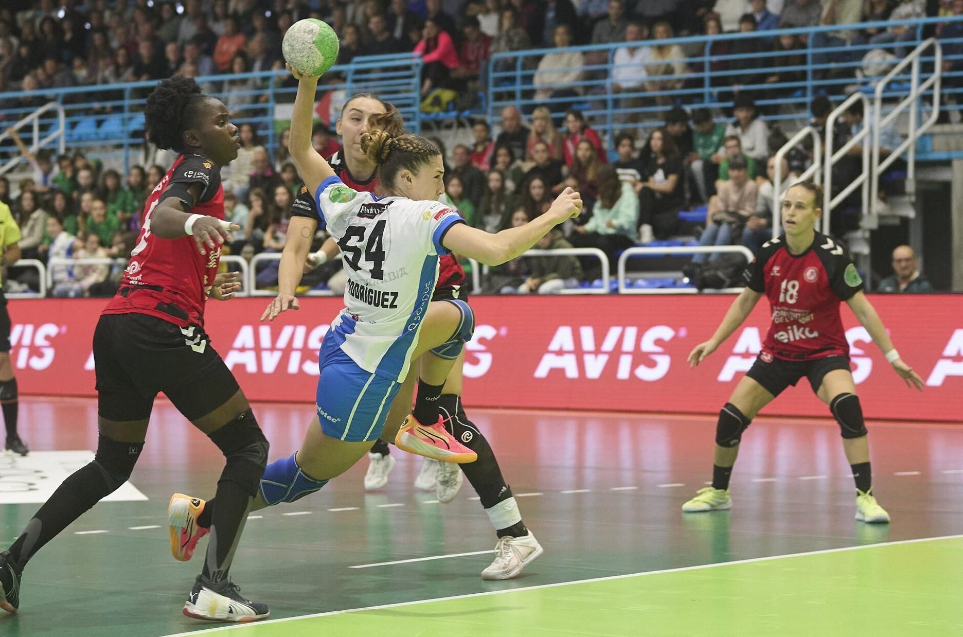 La internacional navarra, en el partido ante el Morvedre.
