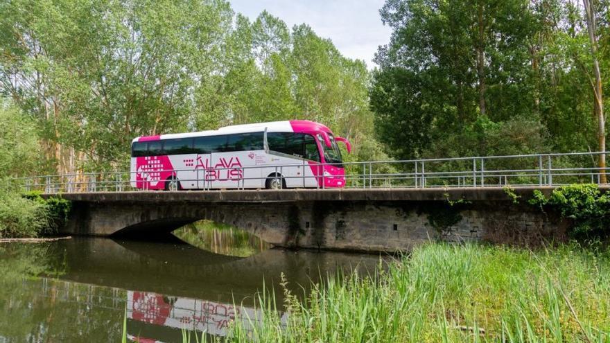 15 urtetik beherakoak doan sartu ahalko dira asteazkenetik Alavabusera Barik eta Mugi txartel pertsonalizatuekin