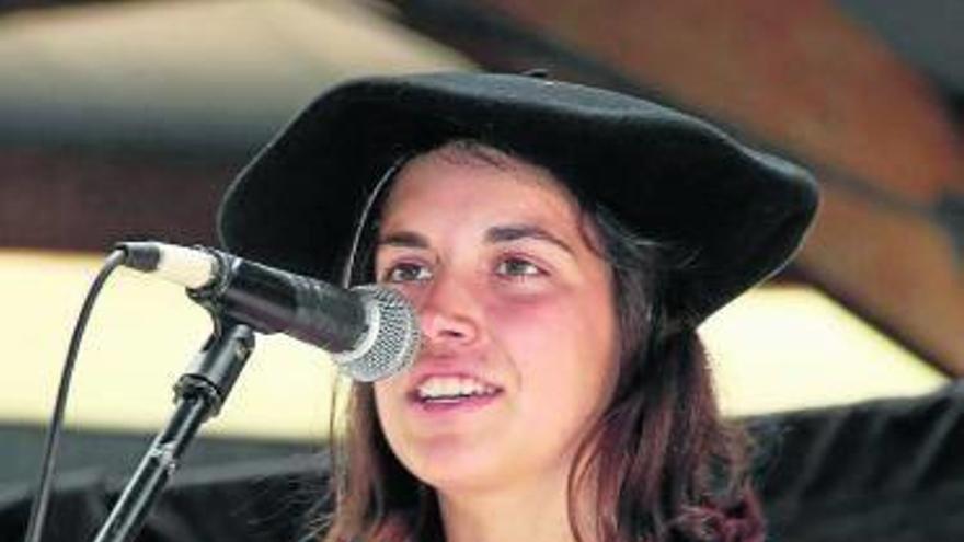 Maialen Arregi, txapela jantzi ondoren.