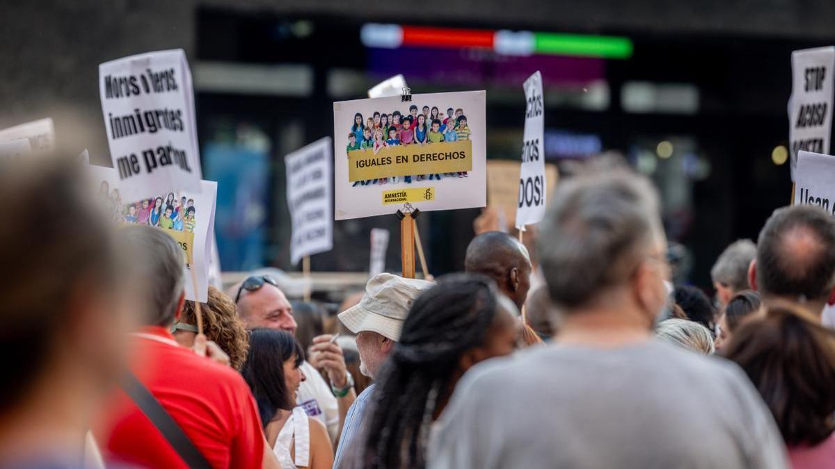 Decenas de personas protestan en Madrid contra el racismo y la xenofobia tras los hechos ocurridos en Torre Pacheco.