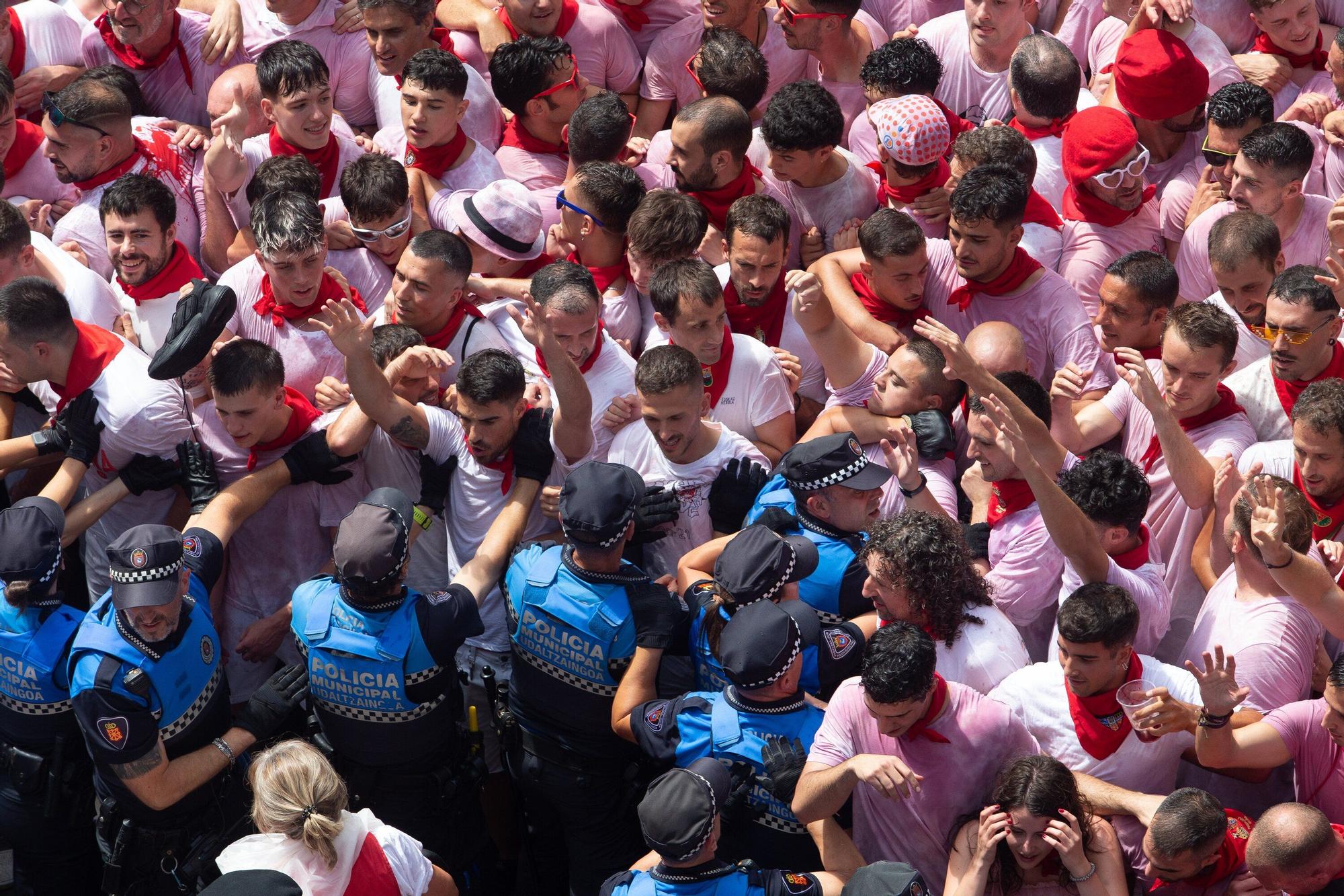 Fotos del  Chupinazo de San Fermín 2025 en Pamplona: ¡La fiesta más internacional se enciende con un grito solidario por Palestina!