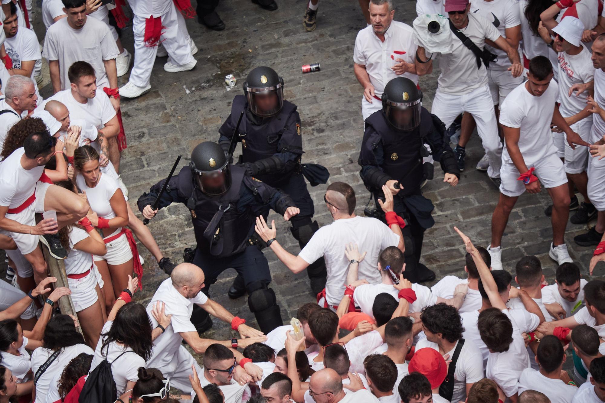 Fotos del  Chupinazo de San Fermín 2025 en Pamplona: ¡La fiesta más internacional se enciende con un grito solidario por Palestina!