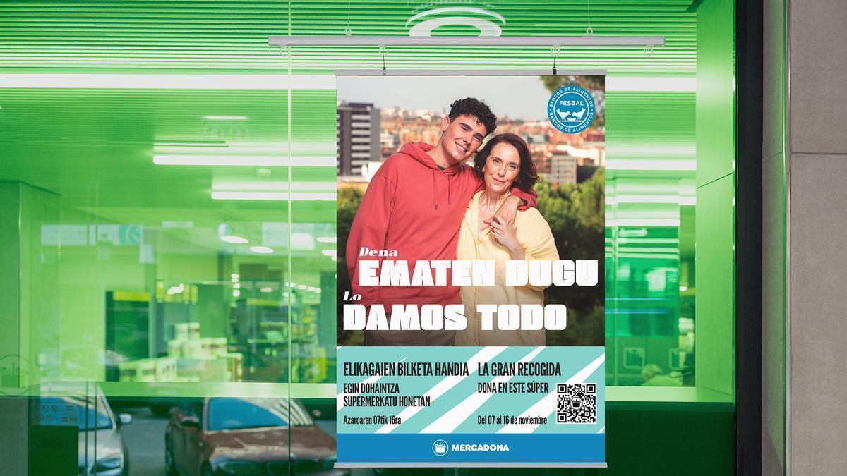 Cartel en un Mercadona que anima a participar en la Gran Recogida de Alimentos