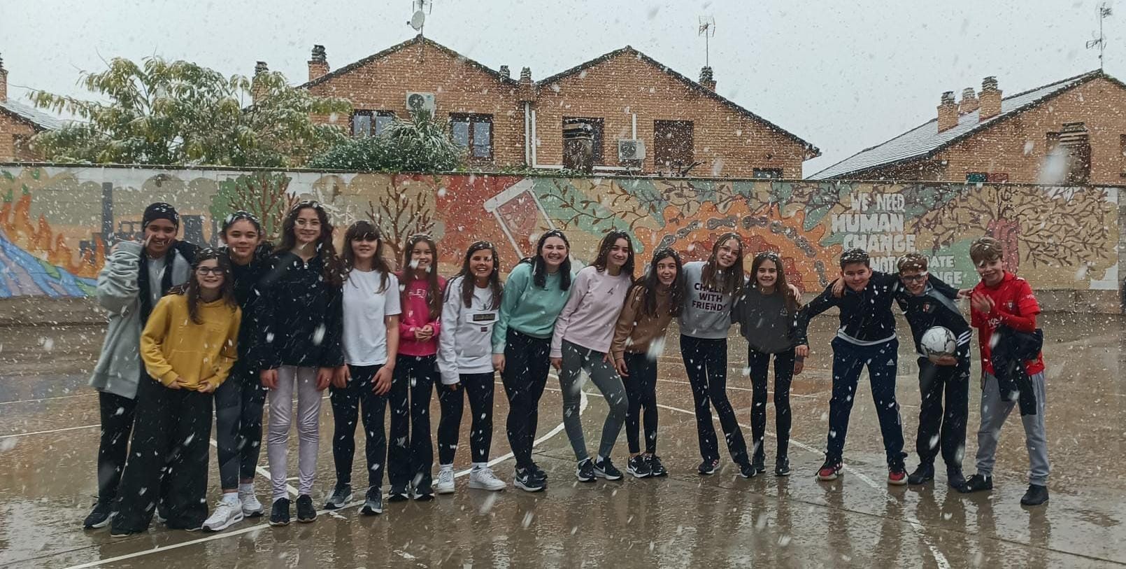 Un mural reivindica la acción climática en el IES Alhama de Corella