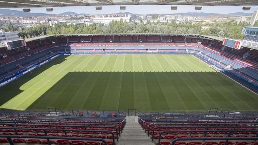 Vista general de El Sadar y de la plataforma con espacio para tres cámaras de televisión