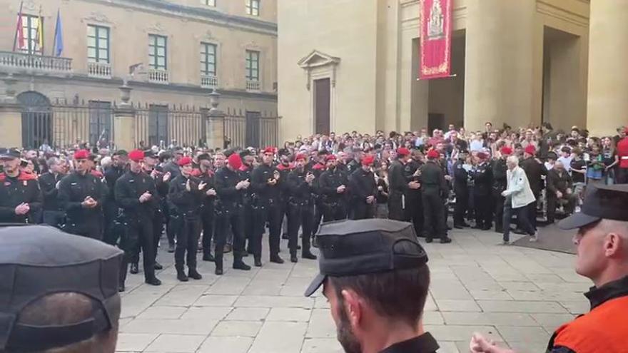 Pamplona arropa en un funeral multitudinario a las familias de los cinco policías forales