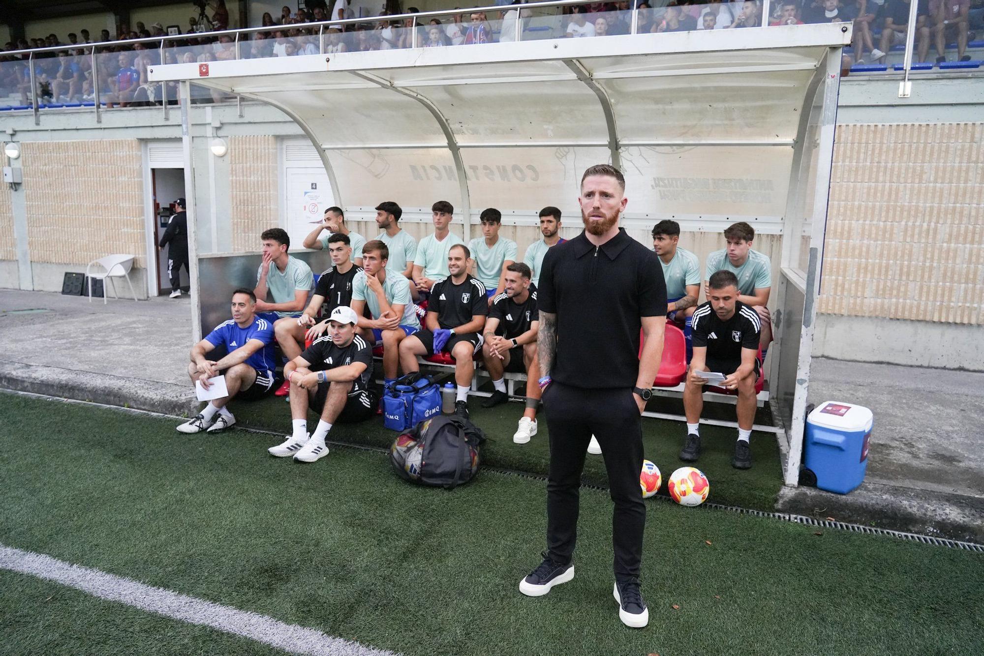 En imágenes: Iker Muniain debuta en los banquillos