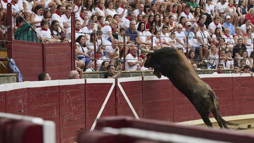 3 saltos de un toro y primer puesto para J. Fernández