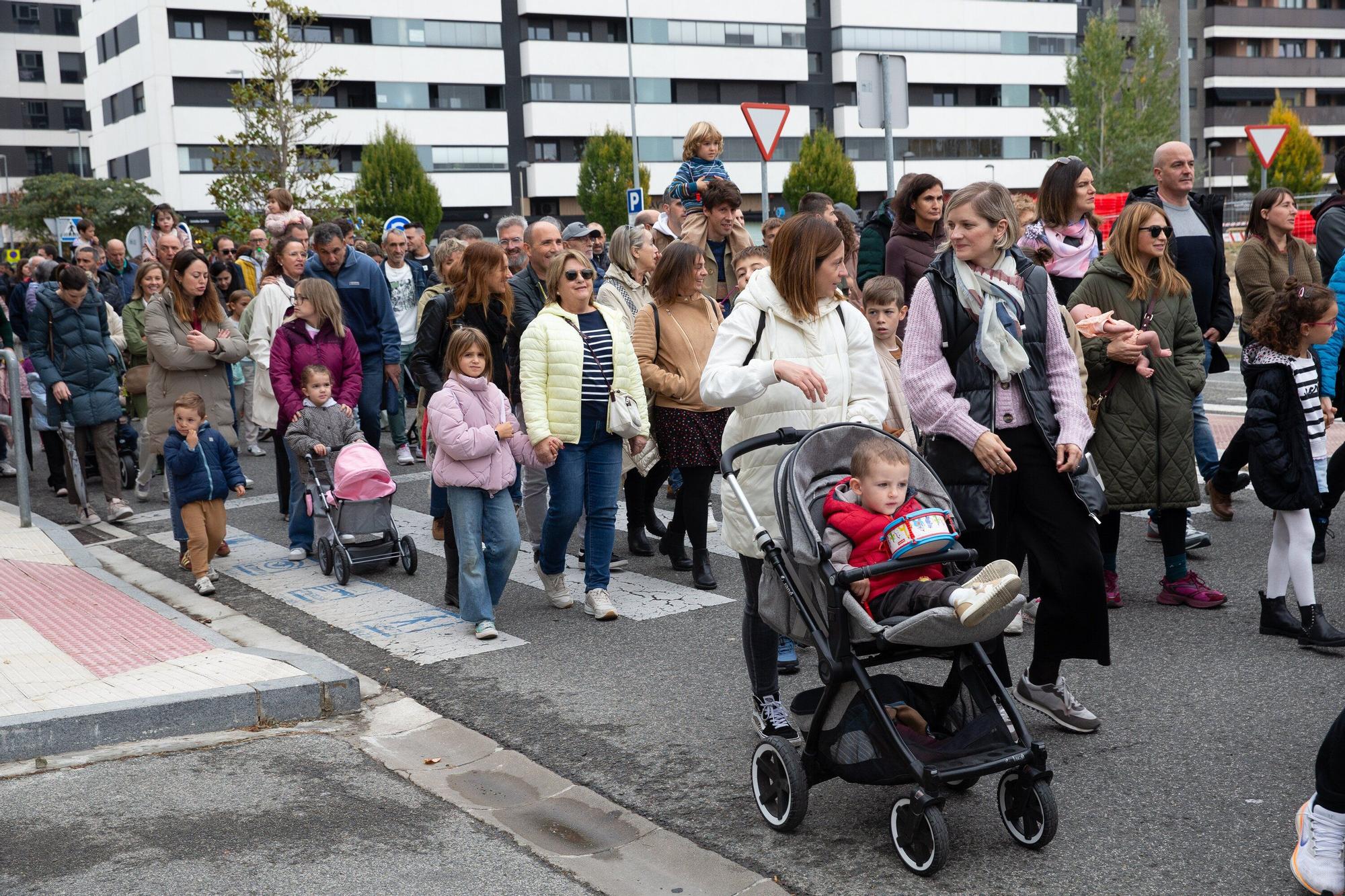 Manifestación del vecindario de Erripagaña para exigir dotaciones