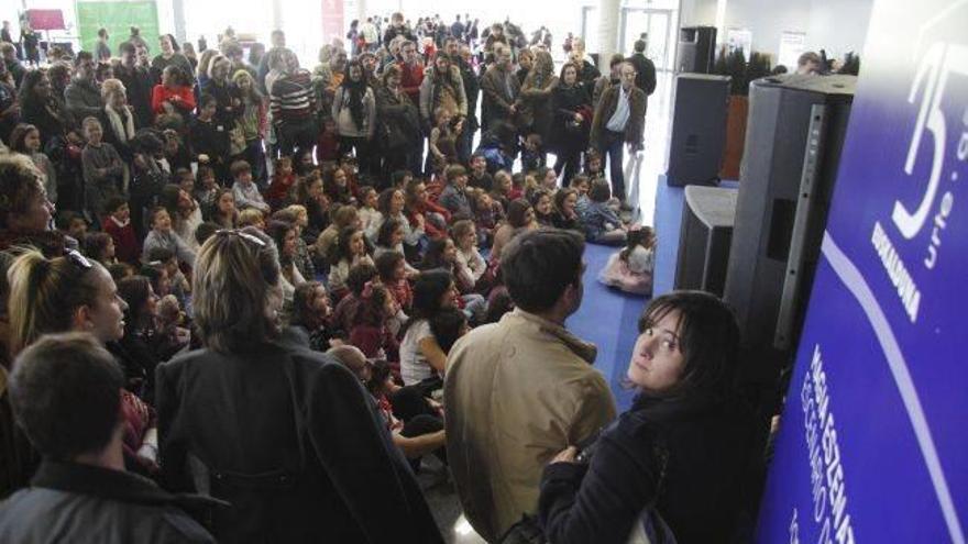 Diez mil curiosos pasan por  el Euskalduna para celebrar sus 15 años