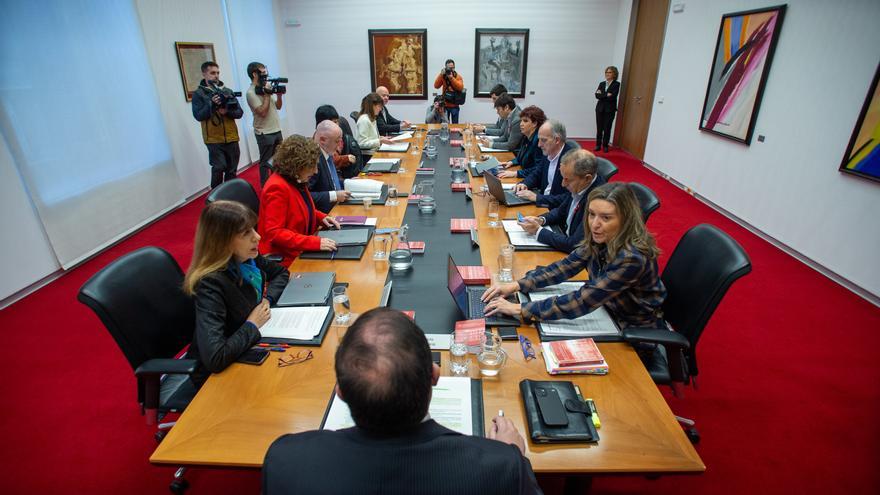 Fotos de la Mesa y Junta de Portavoces del Parlamento de Navarra