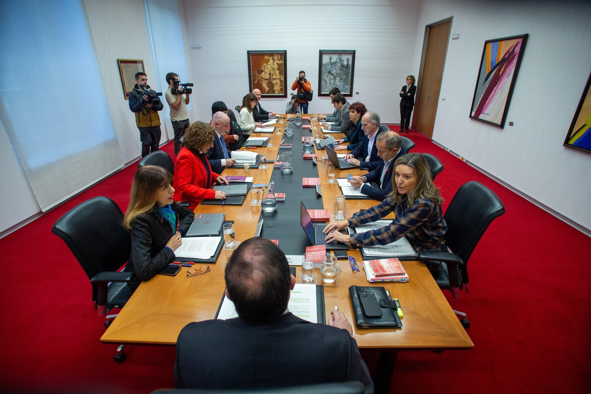 Fotos de la Mesa y Junta de Portavoces del Parlamento de Navarra