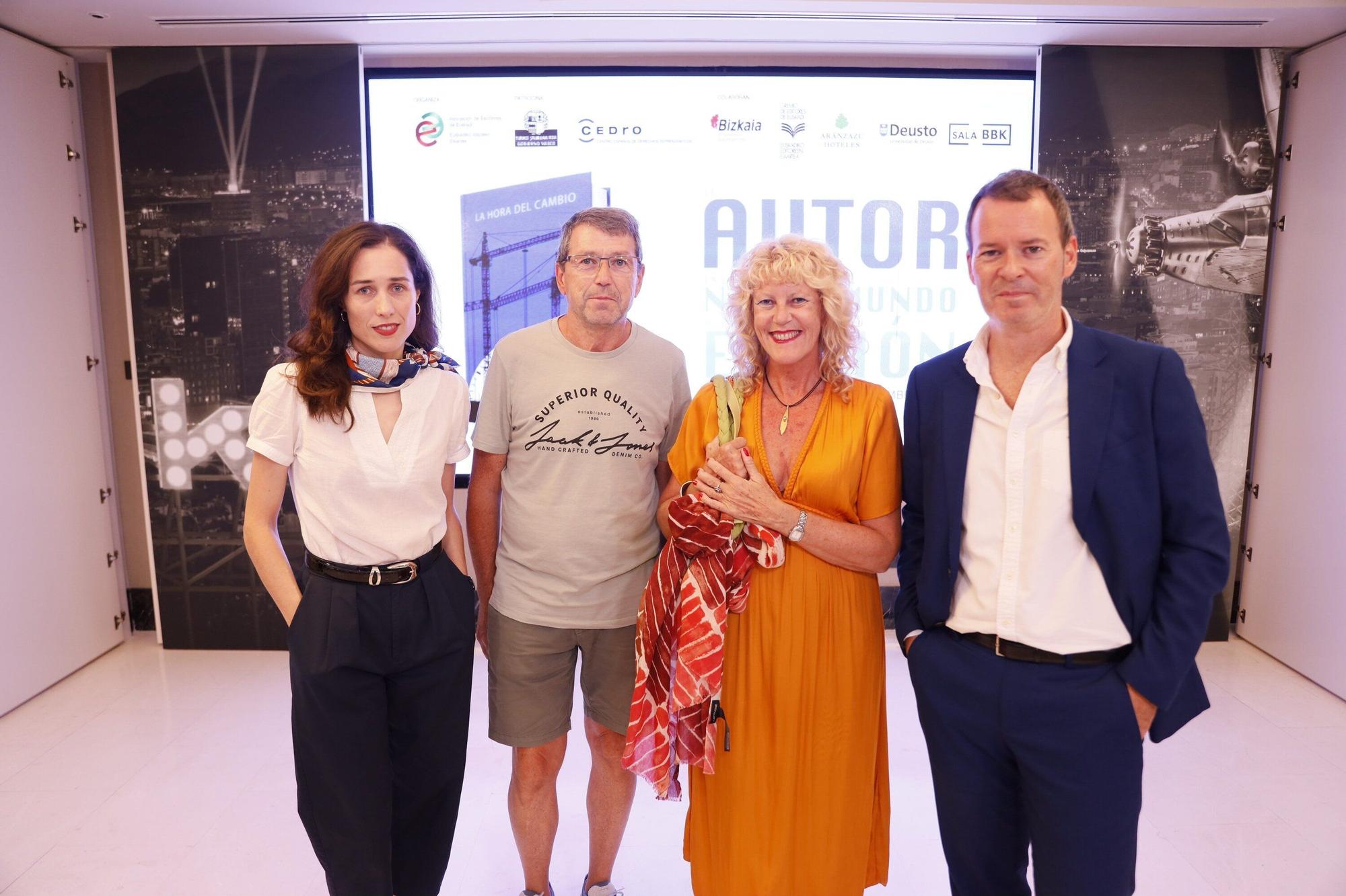 La actriz Lucía Astigarraga, Pere Cuadrado, Nuria Ostariz y el periodista de Onda Vasca, Txema Gutiérrez.