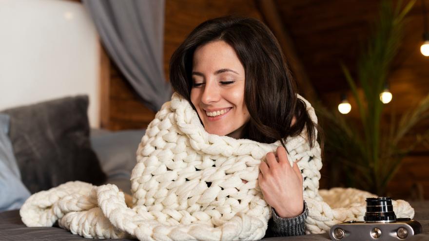Adiós a la calefacción: la colcha extrasuave de Ikea con la que dormir mejor y ahorrar dinero