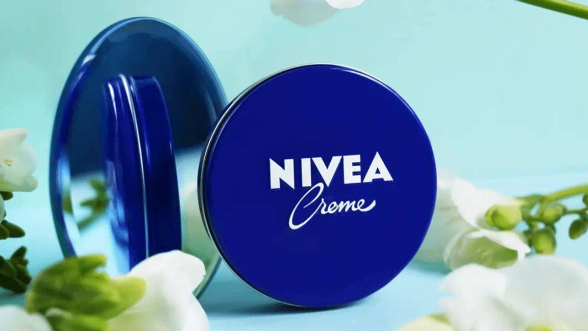 La crema Nivea de lata azul para la cara, ¿sí o no?