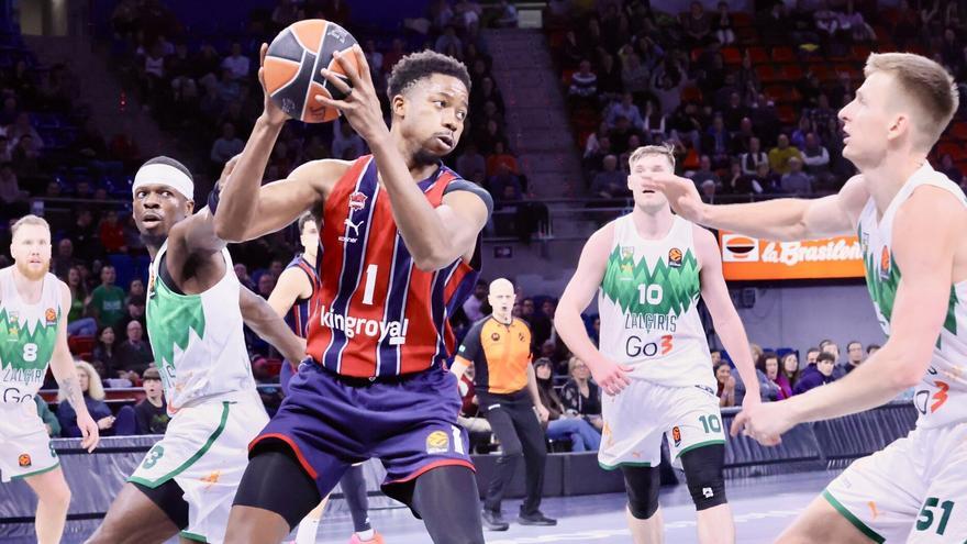 Kurucs y Diakite echan el candado en el Buesa