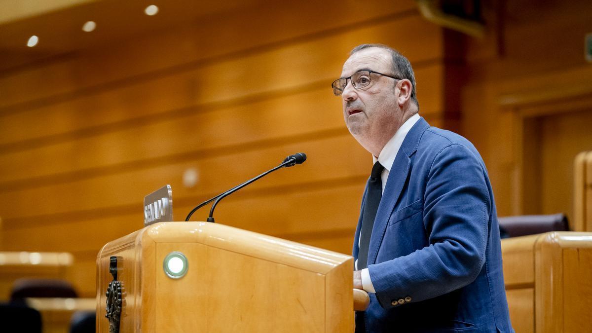 El senador de PNV, Luis Uribe-Etxebarría