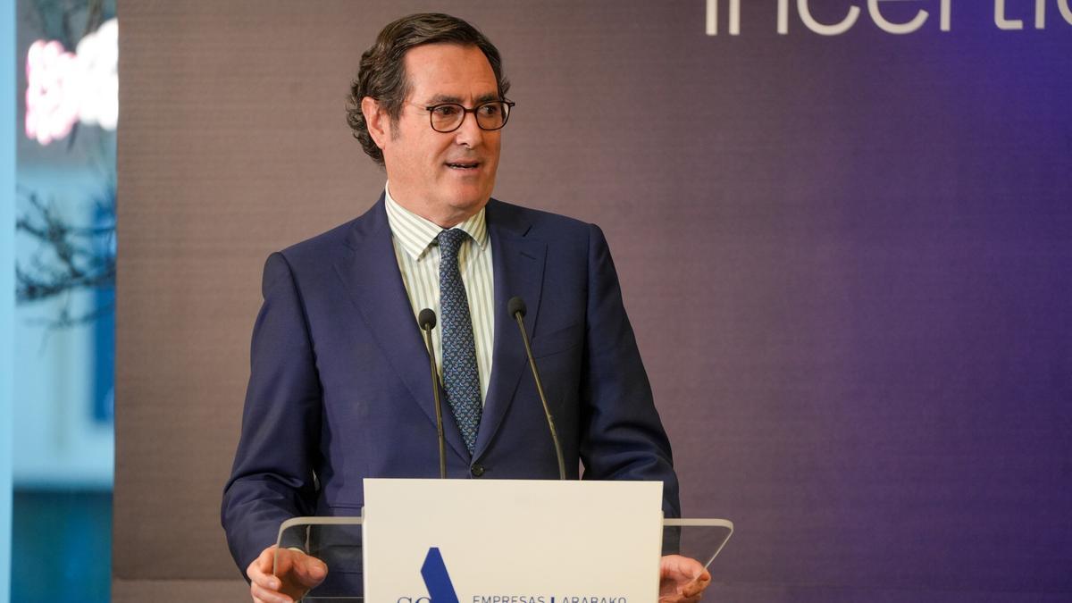 Antonio Garamendi, presidente de la CEOE, señala al absentismo como “el gran problema” de la empresa