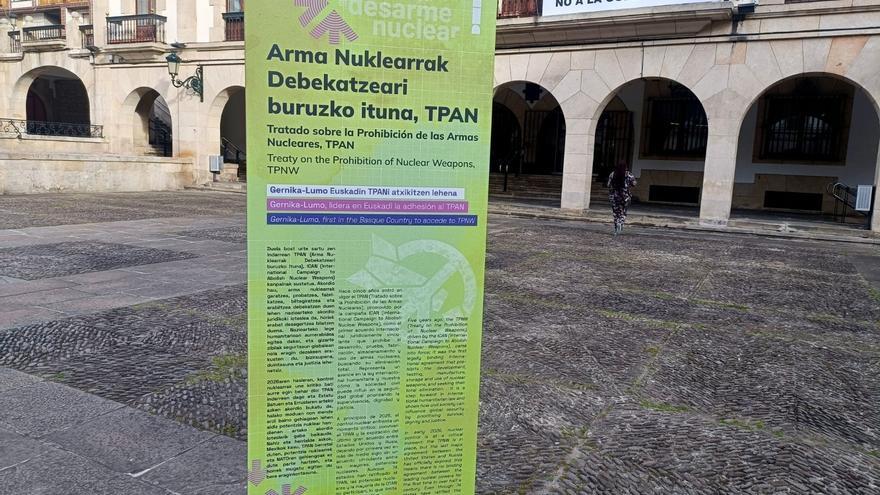 Gernika-Lumo instala un panel contra las armas nucleares
