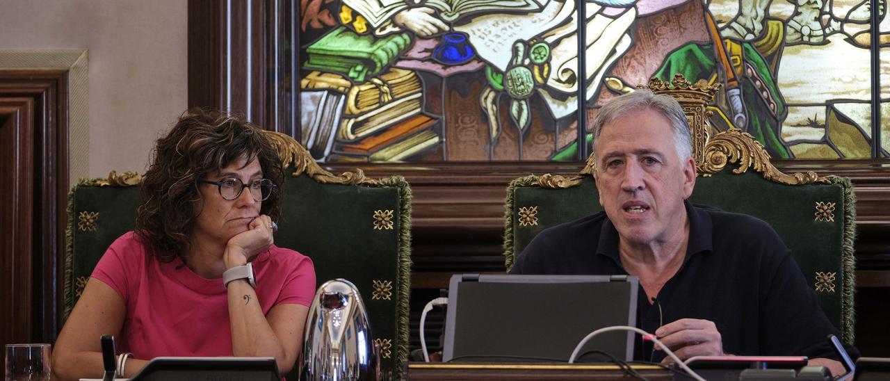 Fotos del pleno del Ayuntamiento de Pamplona del 2 de julio