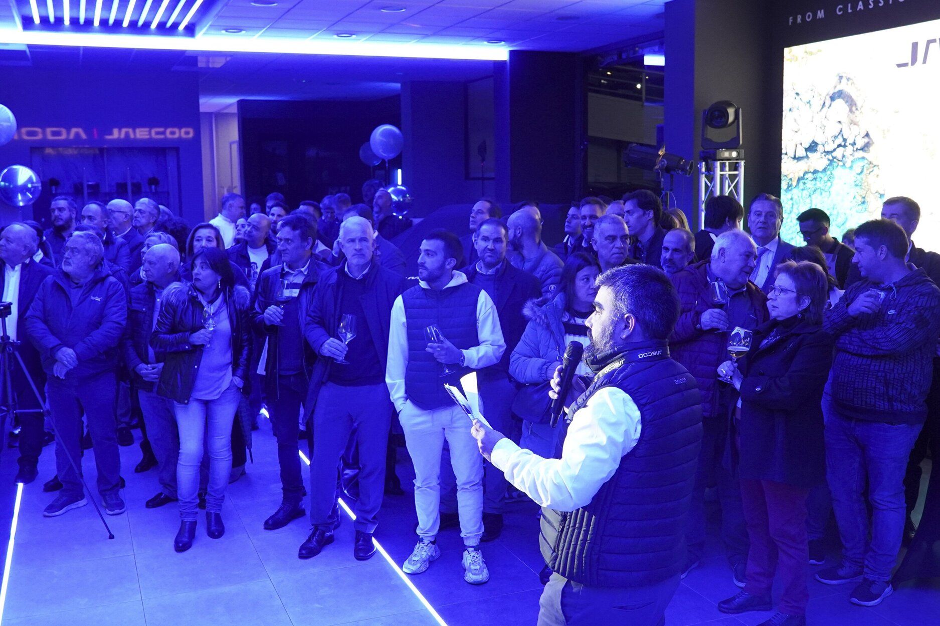 Fotogalería presentación en Alfavisa del Omoda 5 SHS-H  híbrido y del Jaecoo 5 EV eléctric