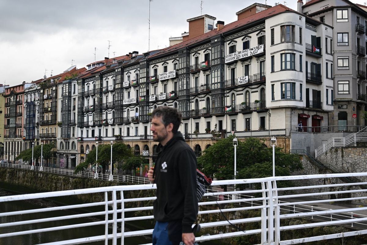 Vecinos de Marzana reivindican su derecho a descansar frente al ruido de terrazas y bares