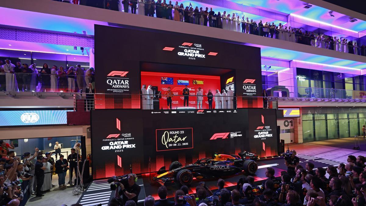 El podio del Gran Premio de Catar, con Max Verstappen, Oscar Piastri y Carlos Sainz.