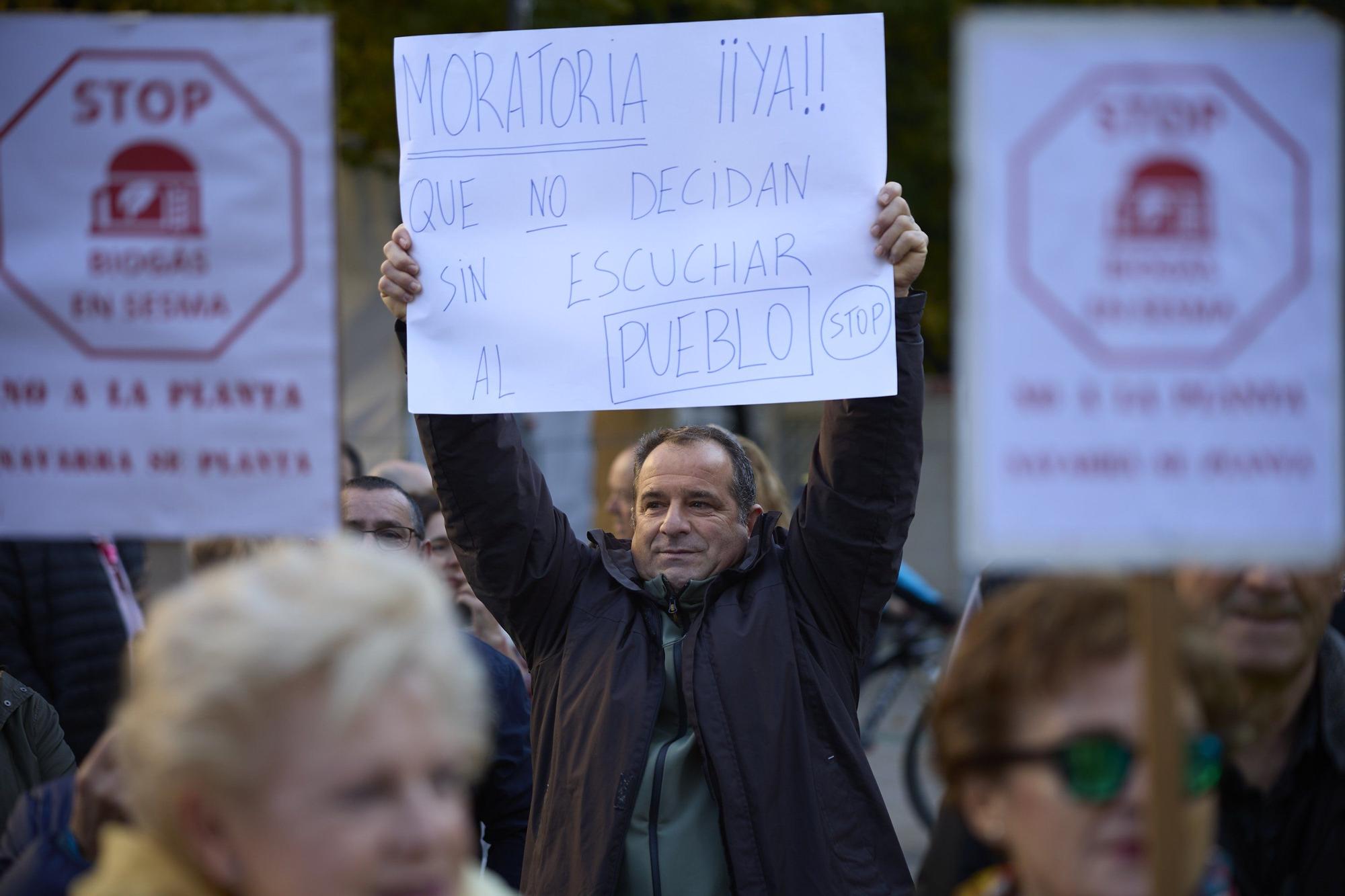 Sustrai Erakuntza, ante el Parlamento de Navarra "por una planificación democrática de la biometanización"