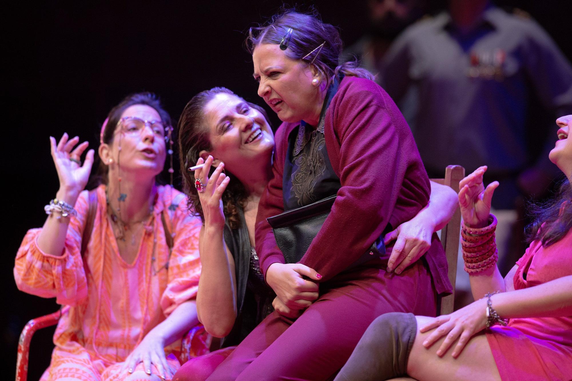 Fotos de 'Las bingueras de Eurípides' en el Festival de Teatro de Olite 2025