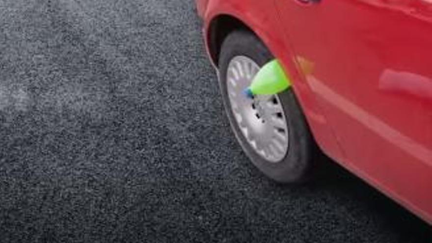 De esta manera colocan la botella los ladrones. De esta manera colocan la botella los ladrones.