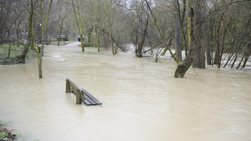 Fotos del paso de la borrasca Oriana por Navarra: lluvias y fuertes vientos