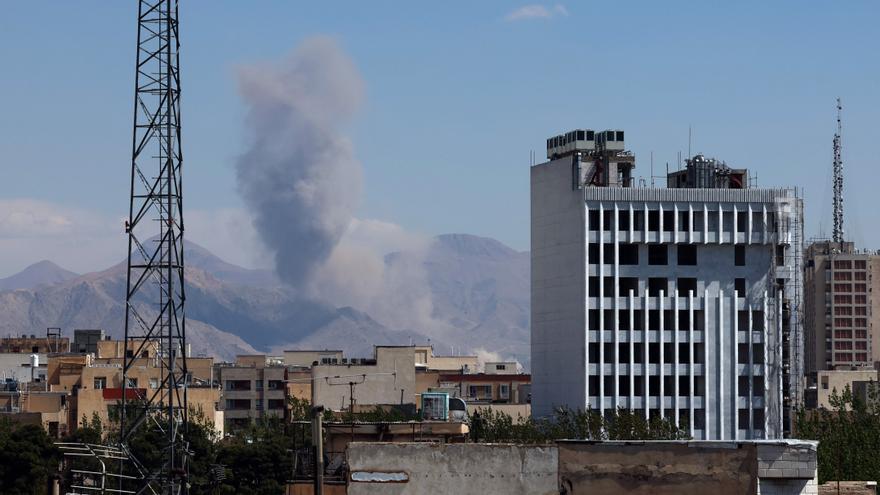 Irán se moviliza ante la mayor amenaza de Trump: miles de personas forman cadenas humanas en centrales y puentes