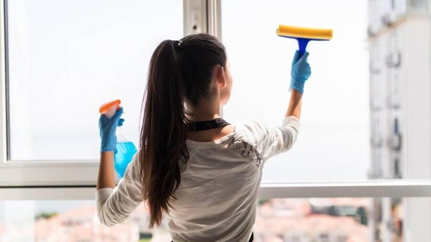 El truco secreto para limpiar las ranuras de las ventanas correderas: rápido y sencillo