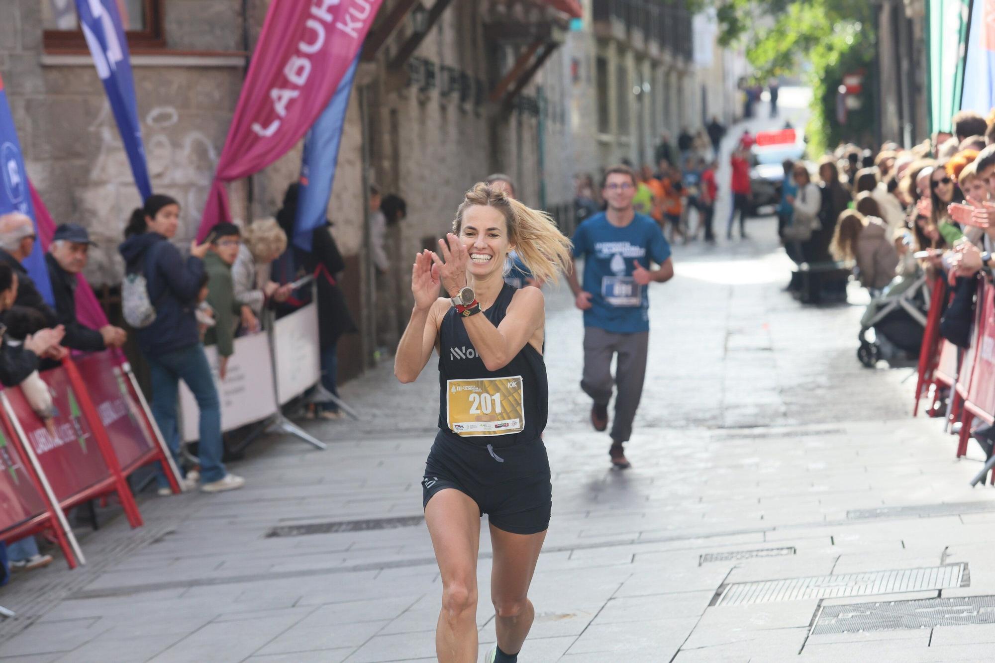 En imágenes: Miles de personas participan en La Conquista de la Almendra