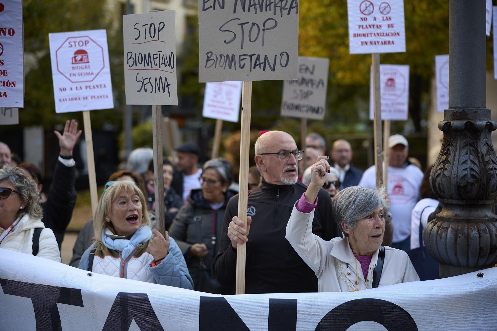 Sustrai Erakuntza, ante el Parlamento de Navarra "por una planificación democrática de la biometanización"