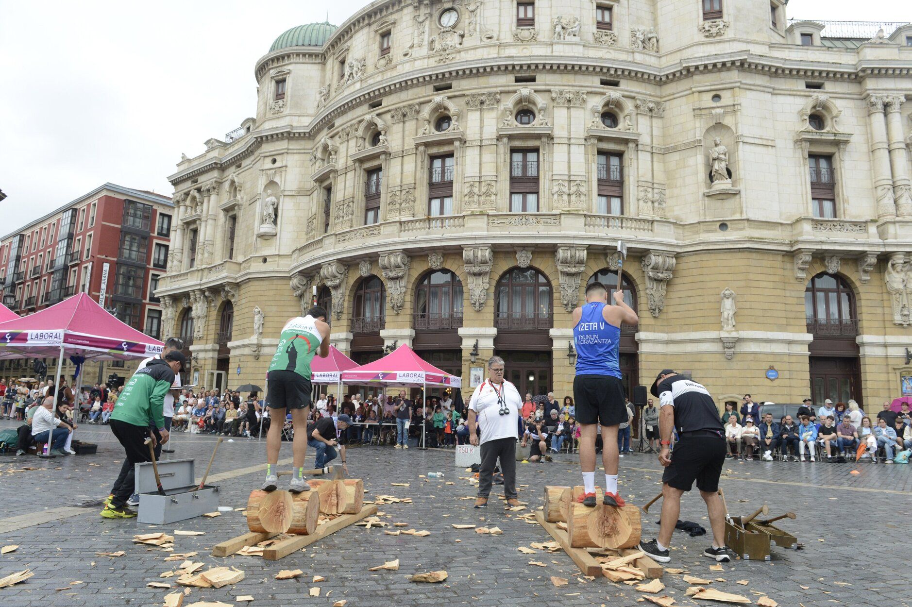 En fotos: herri kirolak en la plaza del Arriaga